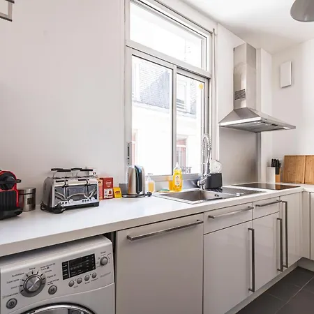 Entre Cathedrale Et Beaux-arts Apartment